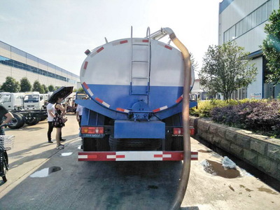 東風新款御虎12方吸糞車